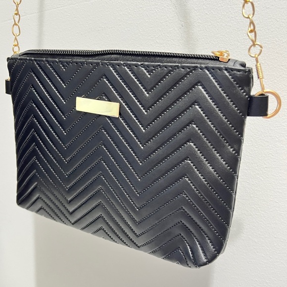 Leatherette Elegant Black Chevron Shoulder Crossbody Bag Gold chain - Picture 3 of 7